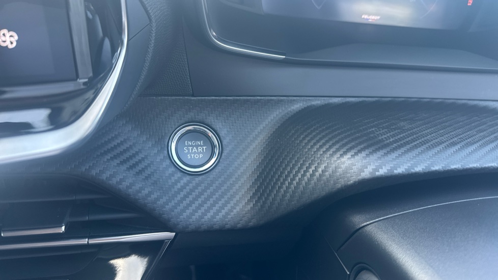 Peugeot 208 1.2 PureTech 100 Allure 5dr Petrol Hatchback - Image 21