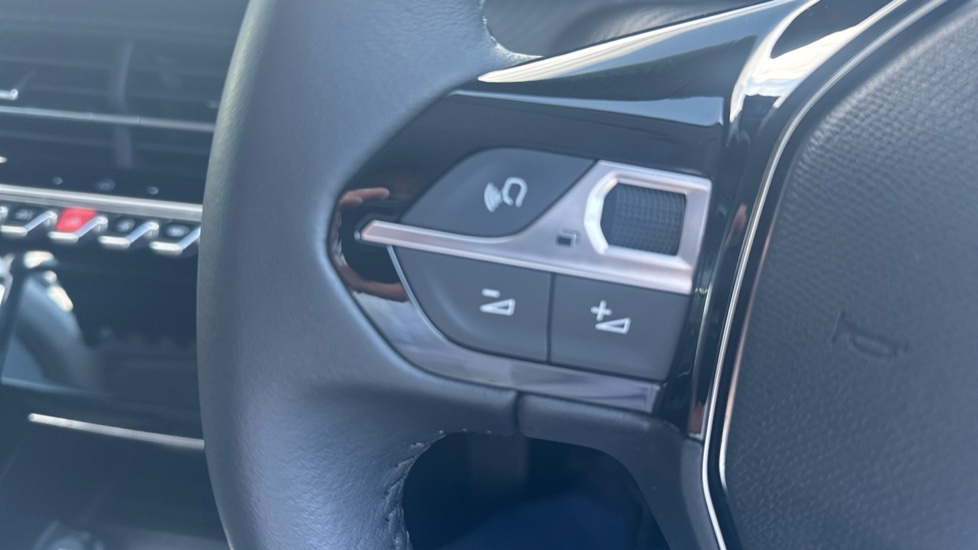 Peugeot 208 1.2 PureTech 100 Allure 5dr Petrol Hatchback - Image 25
