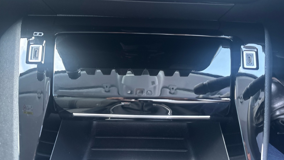 Peugeot 208 1.2 PureTech 100 Allure 5dr Petrol Hatchback - Image 28