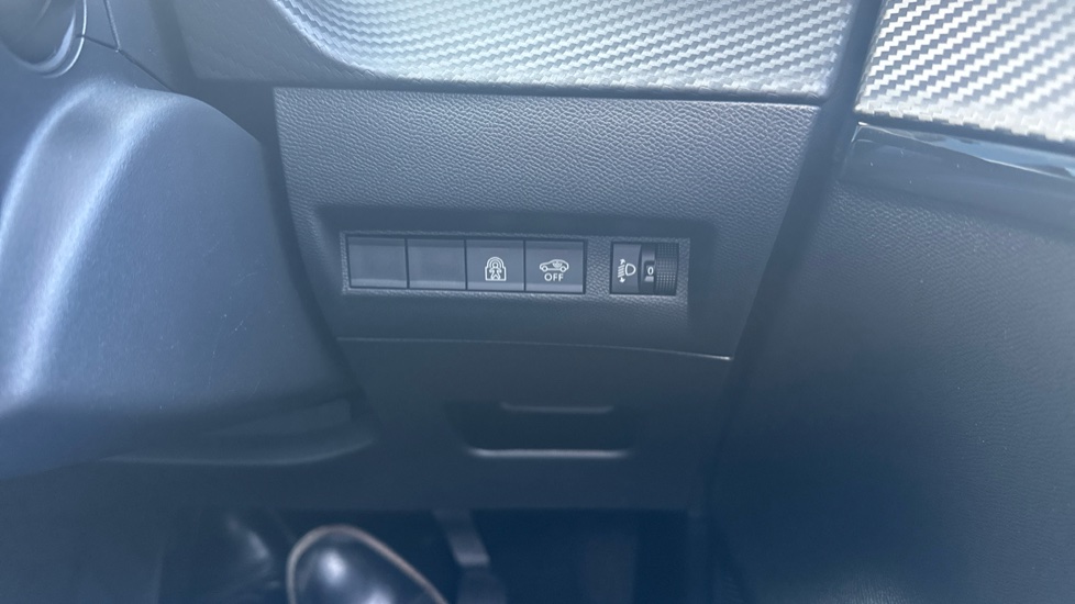 Peugeot 208 1.2 PureTech 100 Allure 5dr Petrol Hatchback - Image 33