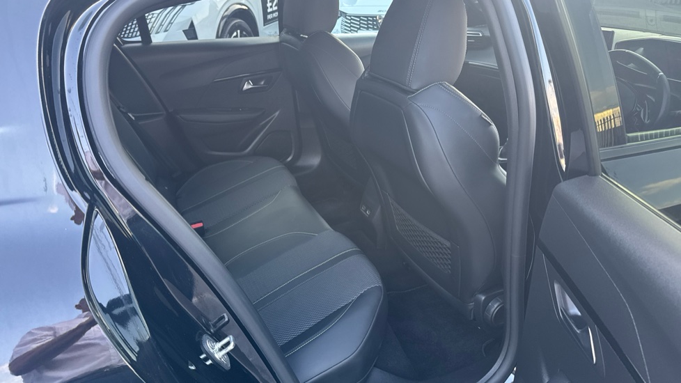 Peugeot 208 1.2 PureTech 100 GT 5dr Petrol Hatchback - Image 16