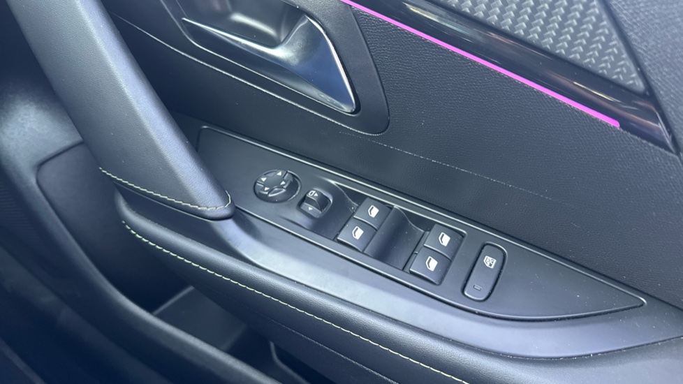 Peugeot 208 1.2 PureTech 100 GT 5dr Petrol Hatchback - Image 27