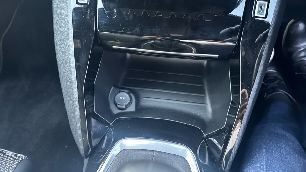 Peugeot 208 1.2 PureTech 100 GT 5dr Petrol Hatchback - Image 30