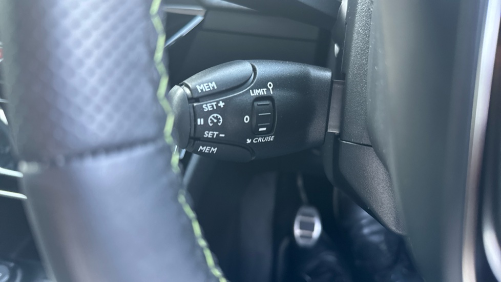 Peugeot 208 1.2 PureTech 100 GT 5dr Petrol Hatchback - Image 32