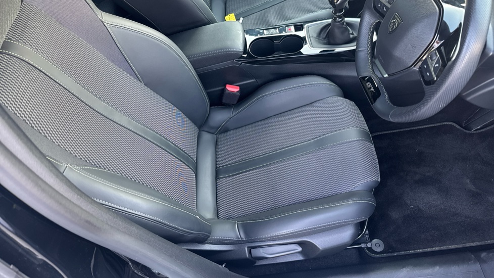 Peugeot 208 1.2 PureTech 100 GT 5dr Petrol Hatchback - Image 33