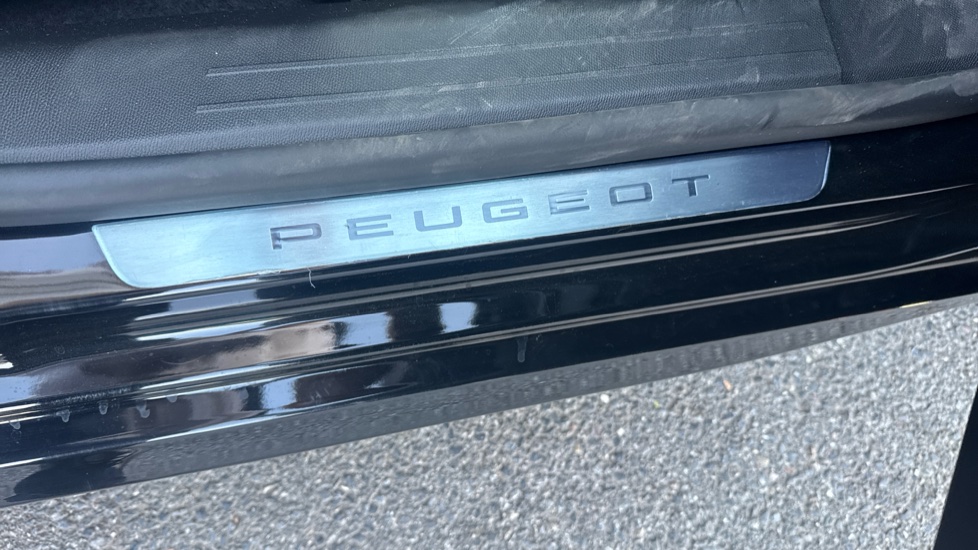 Peugeot 208 1.2 PureTech 100 GT 5dr Petrol Hatchback - Image 34