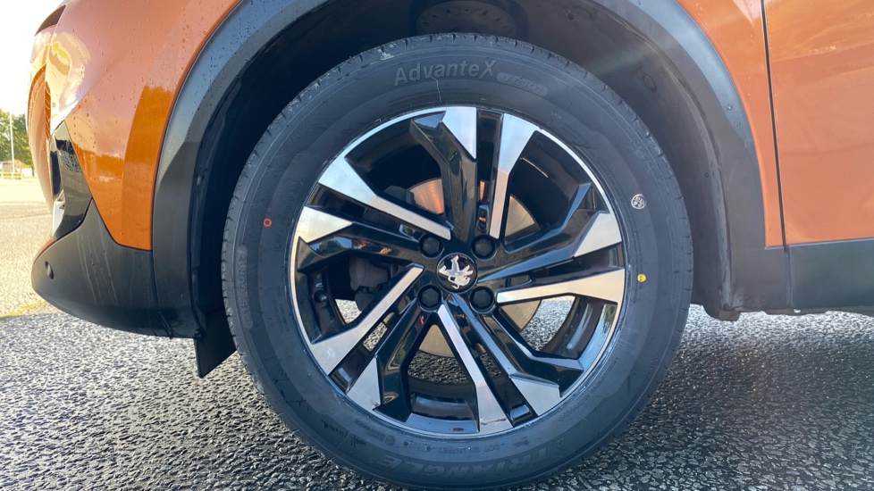 Peugeot 2008 1.2 PureTech 130 Allure Premium 5dr EAT8 Petrol Estate - Image 24
