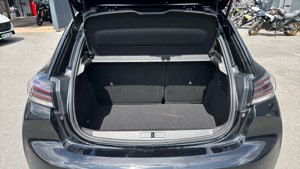Peugeot 208 1.2 PureTech 100 Active 5dr Petrol Hatchback - Image 4