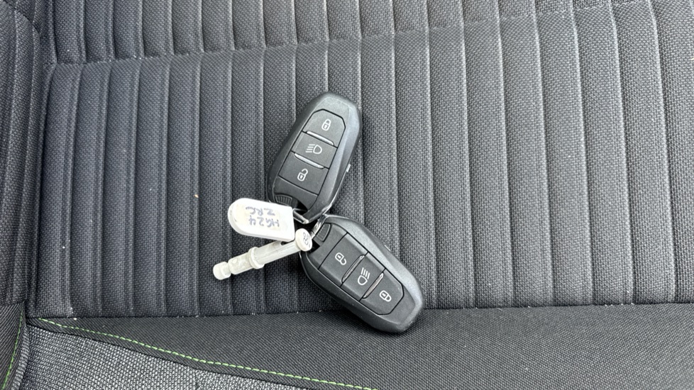 Peugeot 208 1.2 PureTech 100 Active 5dr Petrol Hatchback - Image 20