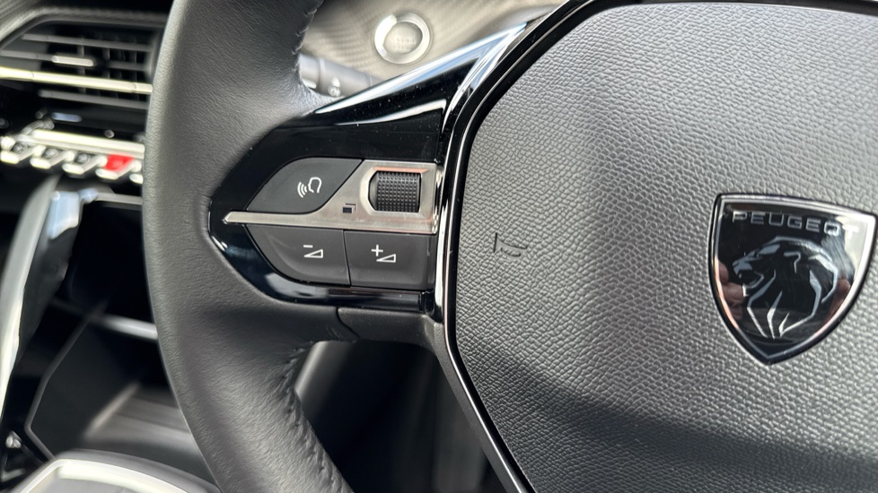 Peugeot 208 1.2 PureTech 100 Active 5dr Petrol Hatchback - Image 22