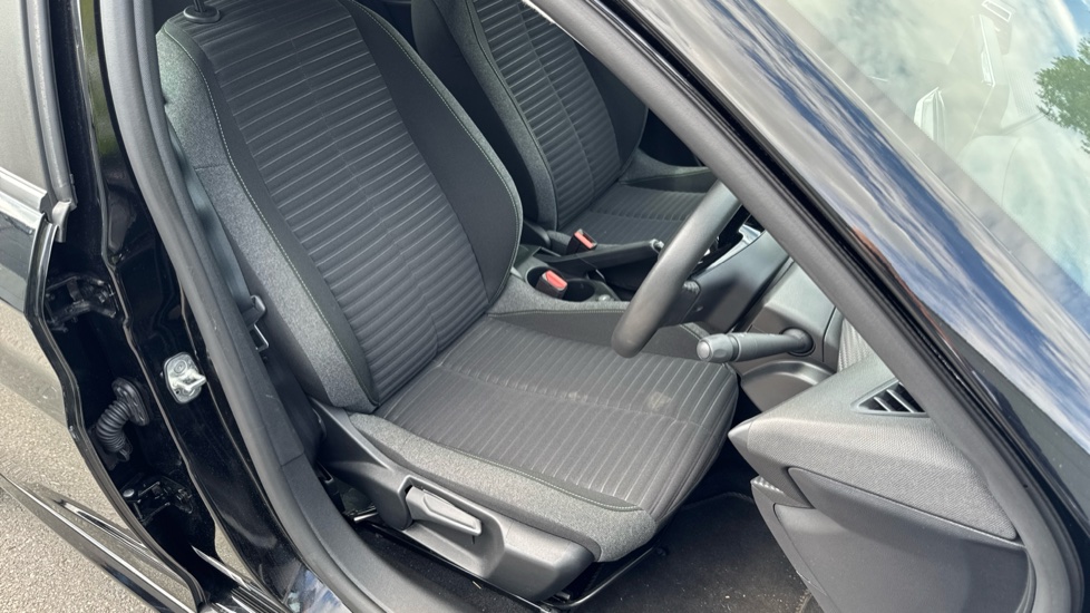 Peugeot 208 1.2 PureTech 100 Active 5dr Petrol Hatchback - Image 27
