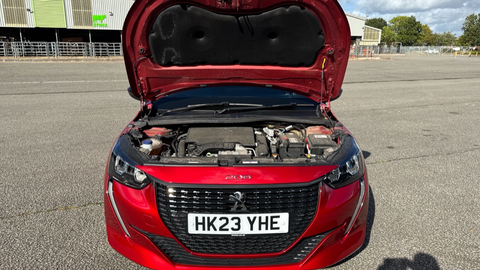 Peugeot 208 1.2 PureTech 100 Allure Premium + 5dr Petrol Hatchback - Image 8