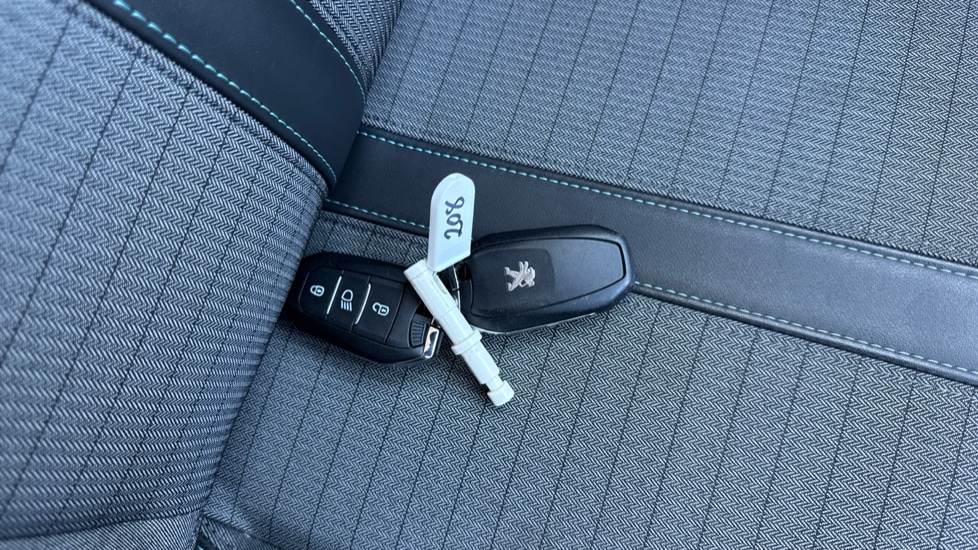 Peugeot 208 1.2 PureTech 100 Allure Premium + 5dr Petrol Hatchback - Image 20