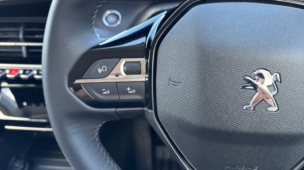 Peugeot 208 1.2 PureTech 100 Allure Premium + 5dr Petrol Hatchback - Image 29