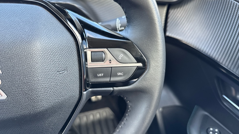 Peugeot 208 1.2 PureTech 100 Allure Premium + 5dr Petrol Hatchback - Image 30
