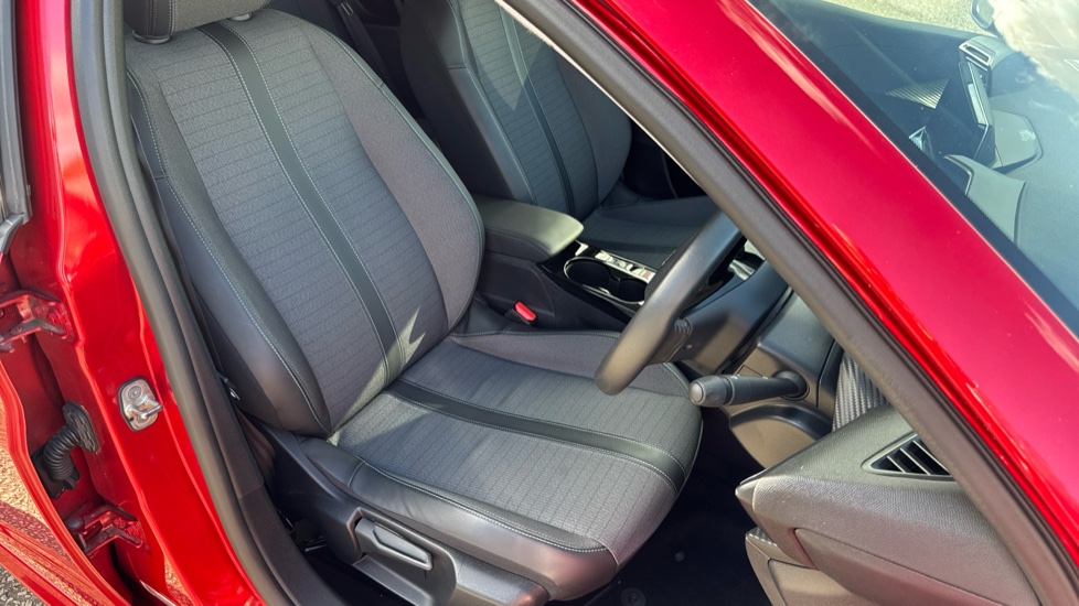 Peugeot 208 1.2 PureTech 100 Allure Premium + 5dr Petrol Hatchback - Image 34