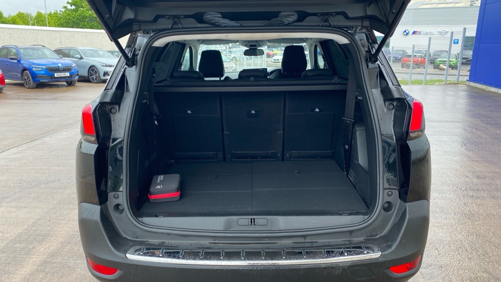 Peugeot 5008 1.2 PureTech Allure Premium+ 5dr Petrol Estate - Image 4
