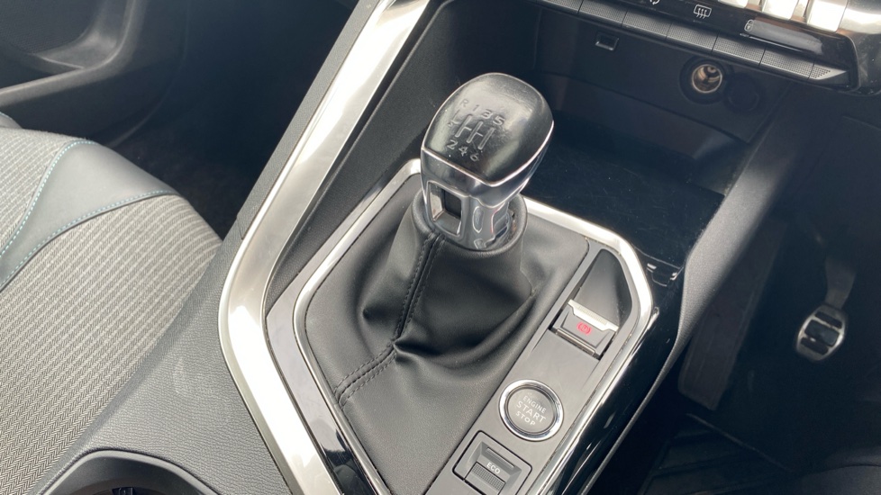 Peugeot 5008 1.2 PureTech Allure Premium+ 5dr Petrol Estate - Image 13