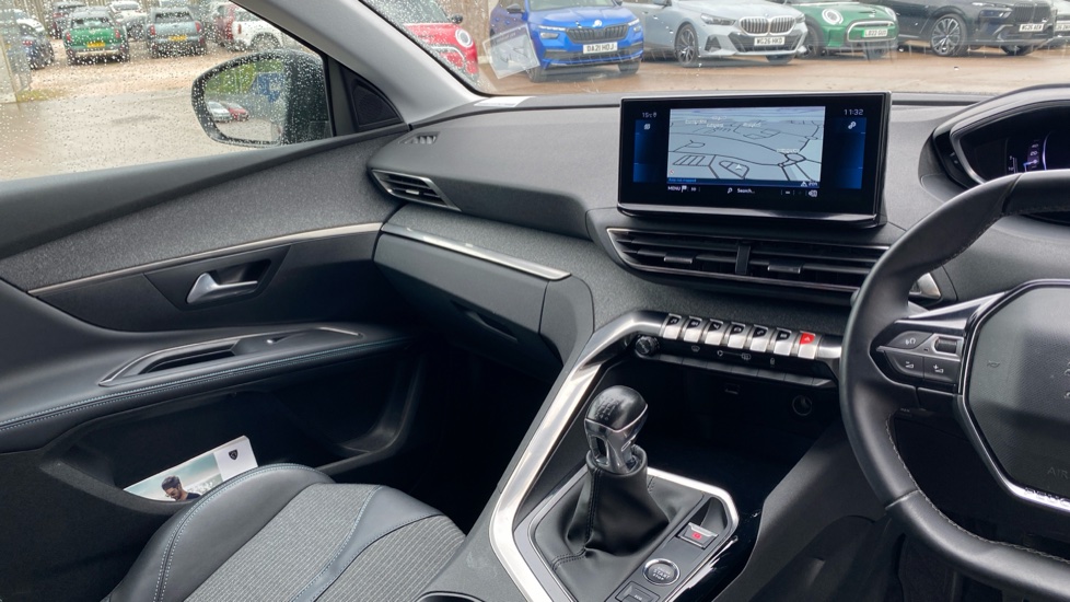 Peugeot 5008 1.2 PureTech Allure Premium+ 5dr Petrol Estate - Image 14