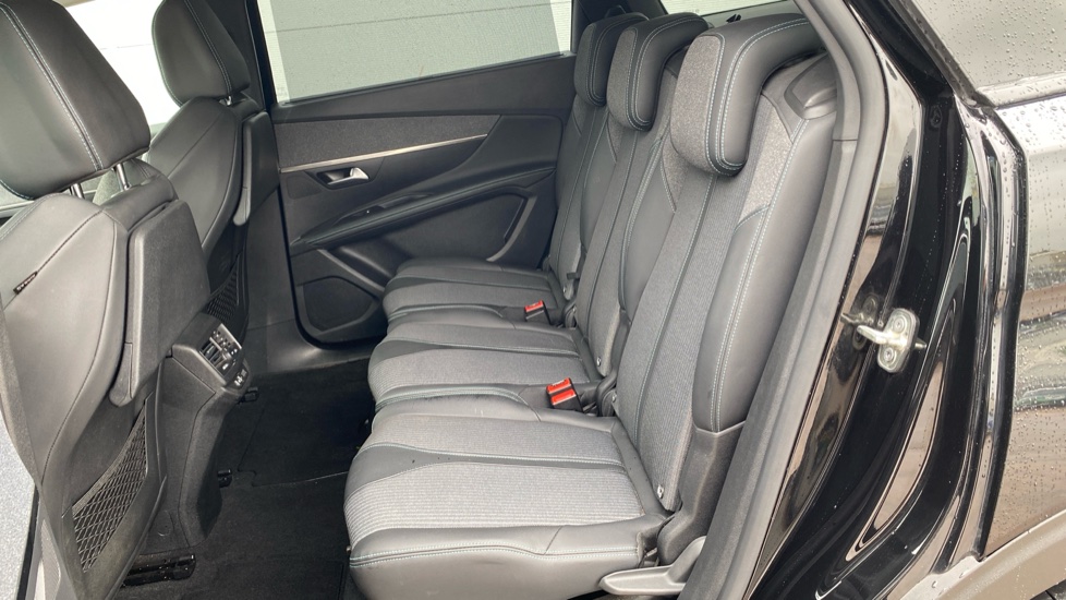 Peugeot 5008 1.2 PureTech Allure Premium+ 5dr Petrol Estate - Image 16