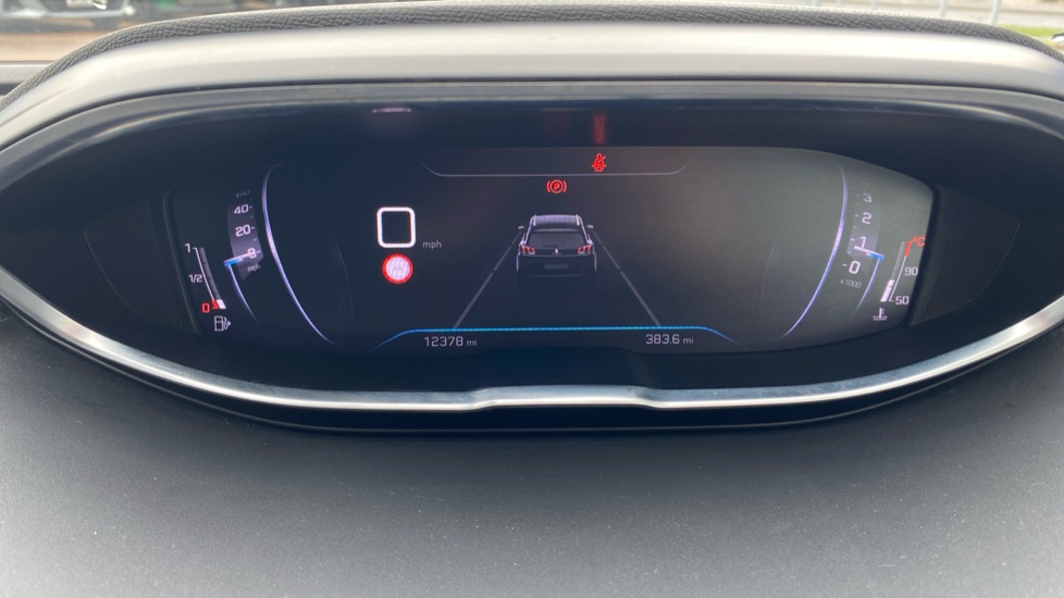 Peugeot 5008 1.2 PureTech Allure Premium+ 5dr Petrol Estate - Image 18