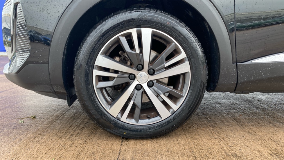 Peugeot 5008 1.2 PureTech Allure Premium+ 5dr Petrol Estate - Image 25
