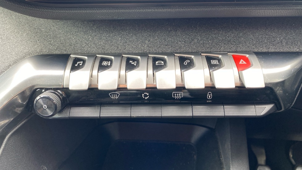 Peugeot 5008 1.2 PureTech Allure Premium+ 5dr Petrol Estate - Image 39
