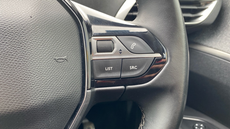 Peugeot 5008 1.2 PureTech Allure Premium+ 5dr Petrol Estate - Image 41