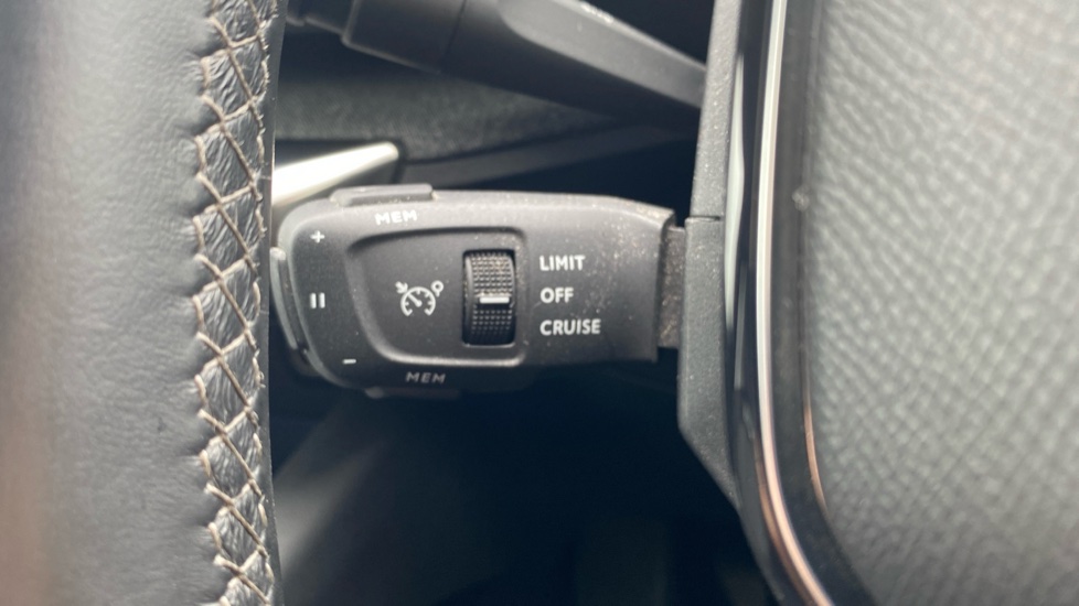 Peugeot 5008 1.2 PureTech Allure Premium+ 5dr Petrol Estate - Image 42