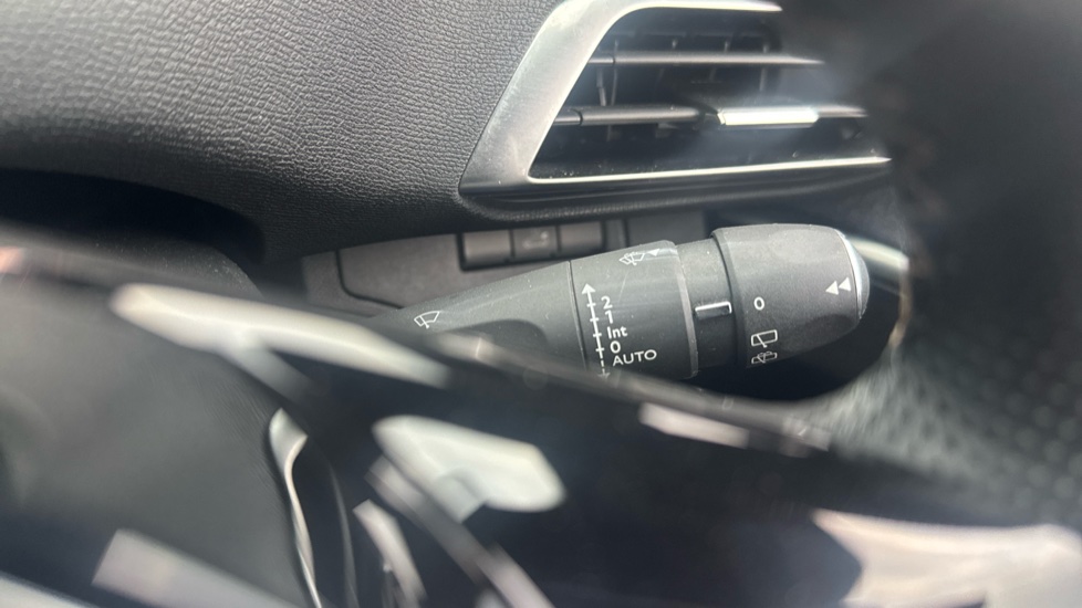 Peugeot 3008 1.2 PureTech GT Line Premium 5dr Petrol Estate - Image 26