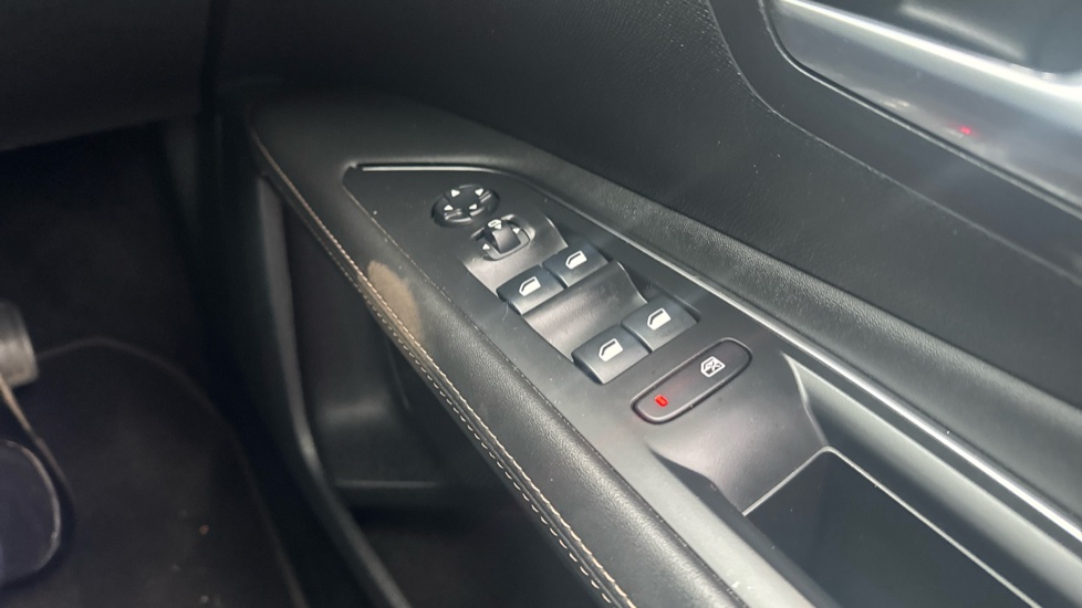 Peugeot 3008 1.2 PureTech GT Line Premium 5dr Petrol Estate - Image 28