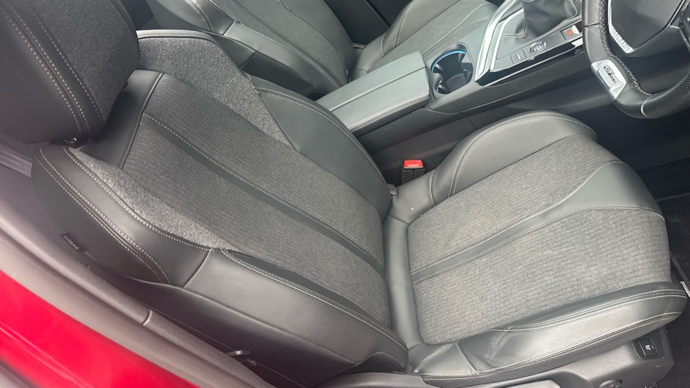 Peugeot 3008 1.2 PureTech GT Line Premium 5dr Petrol Estate - Image 38