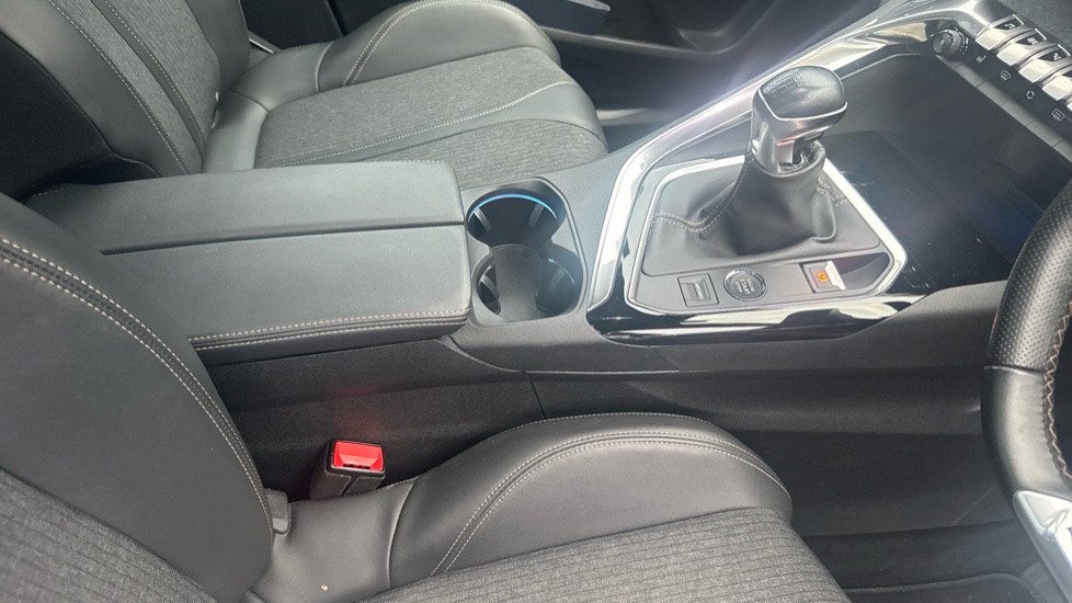 Peugeot 3008 1.2 PureTech GT Line Premium 5dr Petrol Estate - Image 41