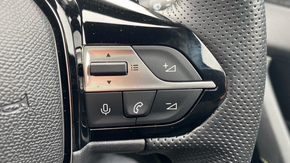 Peugeot 408 1.2 PureTech GT 5dr EAT8 Petrol Hatchback - Image 57