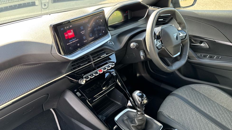 Peugeot 2008 1.2 PureTech 130 Allure 5dr Petrol Estate - Image 9