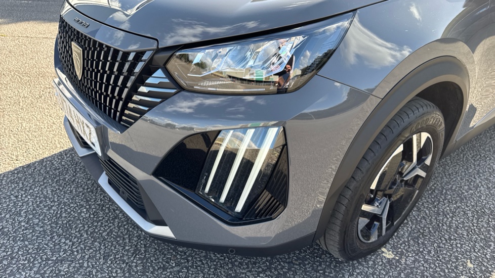 Peugeot 2008 1.2 PureTech 130 Allure 5dr Petrol Estate - Image 30
