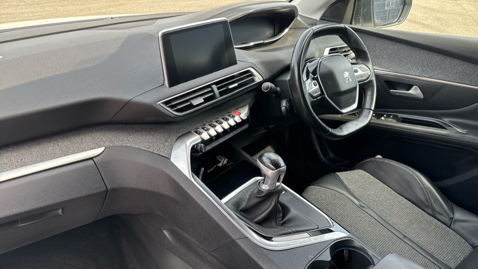 Peugeot 3008 1.5 BlueHDi Allure 5dr Diesel Estate - Image 9