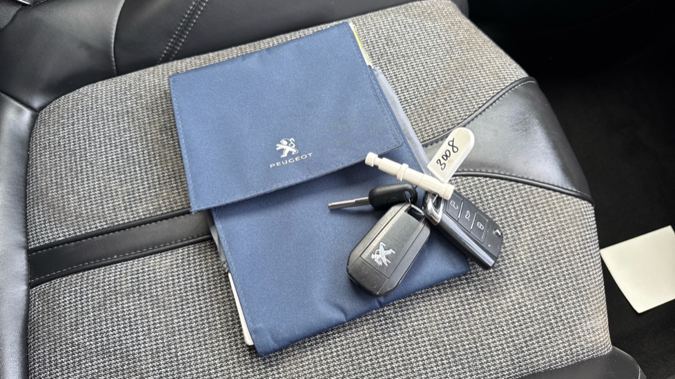 Peugeot 3008 1.5 BlueHDi Allure 5dr Diesel Estate - Image 19