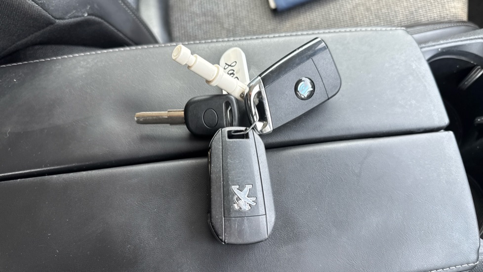 Peugeot 3008 1.5 BlueHDi Allure 5dr Diesel Estate - Image 20