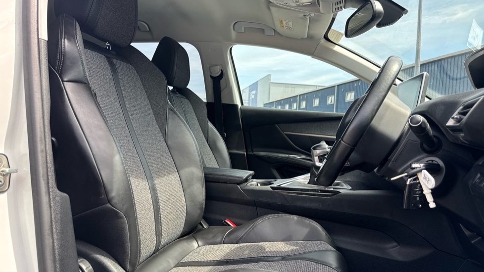 Peugeot 3008 1.5 BlueHDi Allure 5dr Diesel Estate - Image 41
