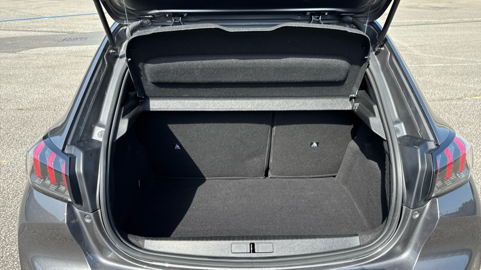 Peugeot 208 1.2 PureTech 130 Allure Premium + 5dr EAT8 Petrol Hatchback - Image 4