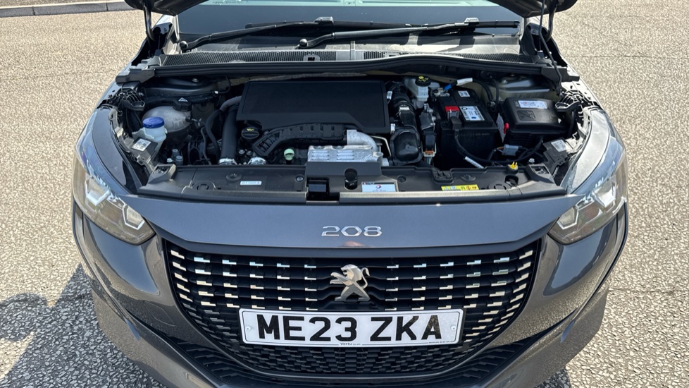 Peugeot 208 1.2 PureTech 130 Allure Premium + 5dr EAT8 Petrol Hatchback - Image 8