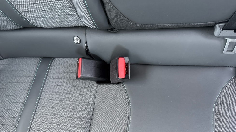 Peugeot 208 1.2 PureTech 130 Allure Premium + 5dr EAT8 Petrol Hatchback - Image 17