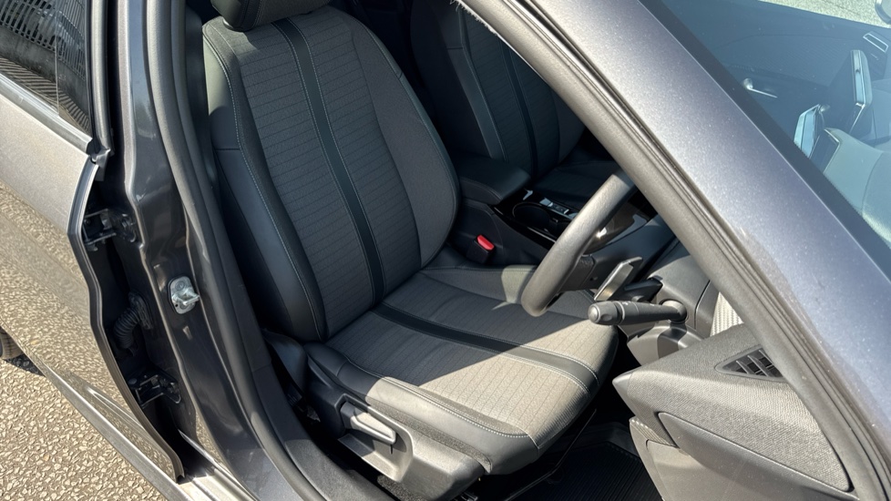 Peugeot 208 1.2 PureTech 130 Allure Premium + 5dr EAT8 Petrol Hatchback - Image 33