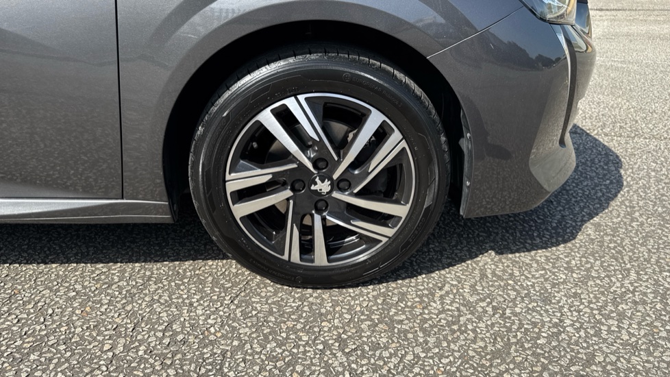 Peugeot 208 1.2 PureTech 130 Allure Premium + 5dr EAT8 Petrol Hatchback - Image 34