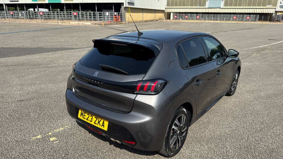 Peugeot 208 1.2 PureTech 130 Allure Premium + 5dr EAT8 Petrol Hatchback - Image 38