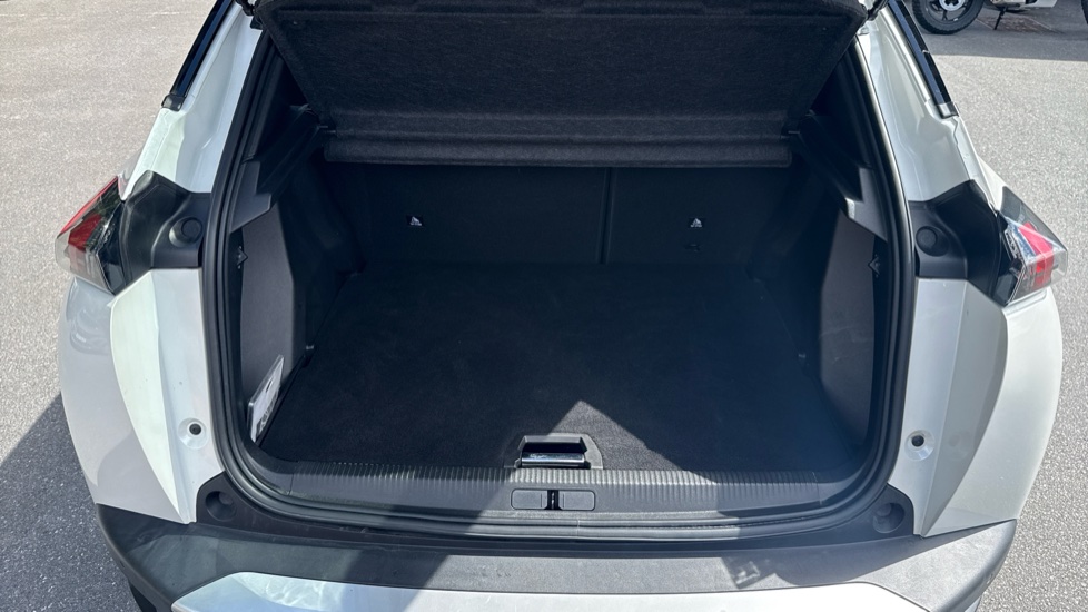 Peugeot 2008 100kW GT 50kWh 5dr Auto Electric Estate - Image 4