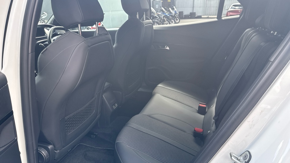 Peugeot 2008 100kW GT 50kWh 5dr Auto Electric Estate - Image 16