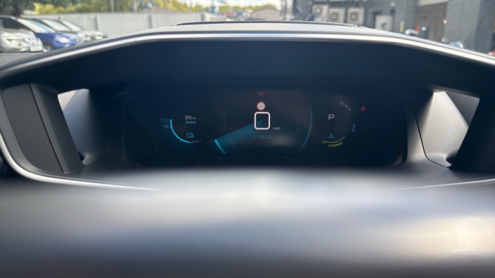 Peugeot 2008 100kW GT 50kWh 5dr Auto Electric Estate - Image 18
