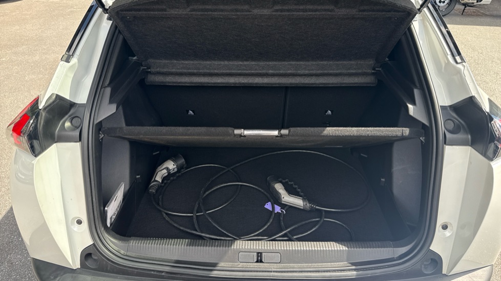 Peugeot 2008 100kW GT 50kWh 5dr Auto Electric Estate - Image 41